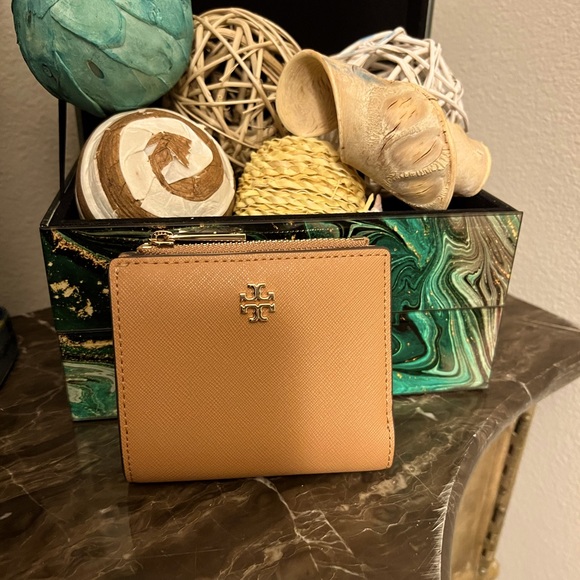 Tory Burch Handbags - NWT Tory Burch “Emerson” Cardamon Wallet